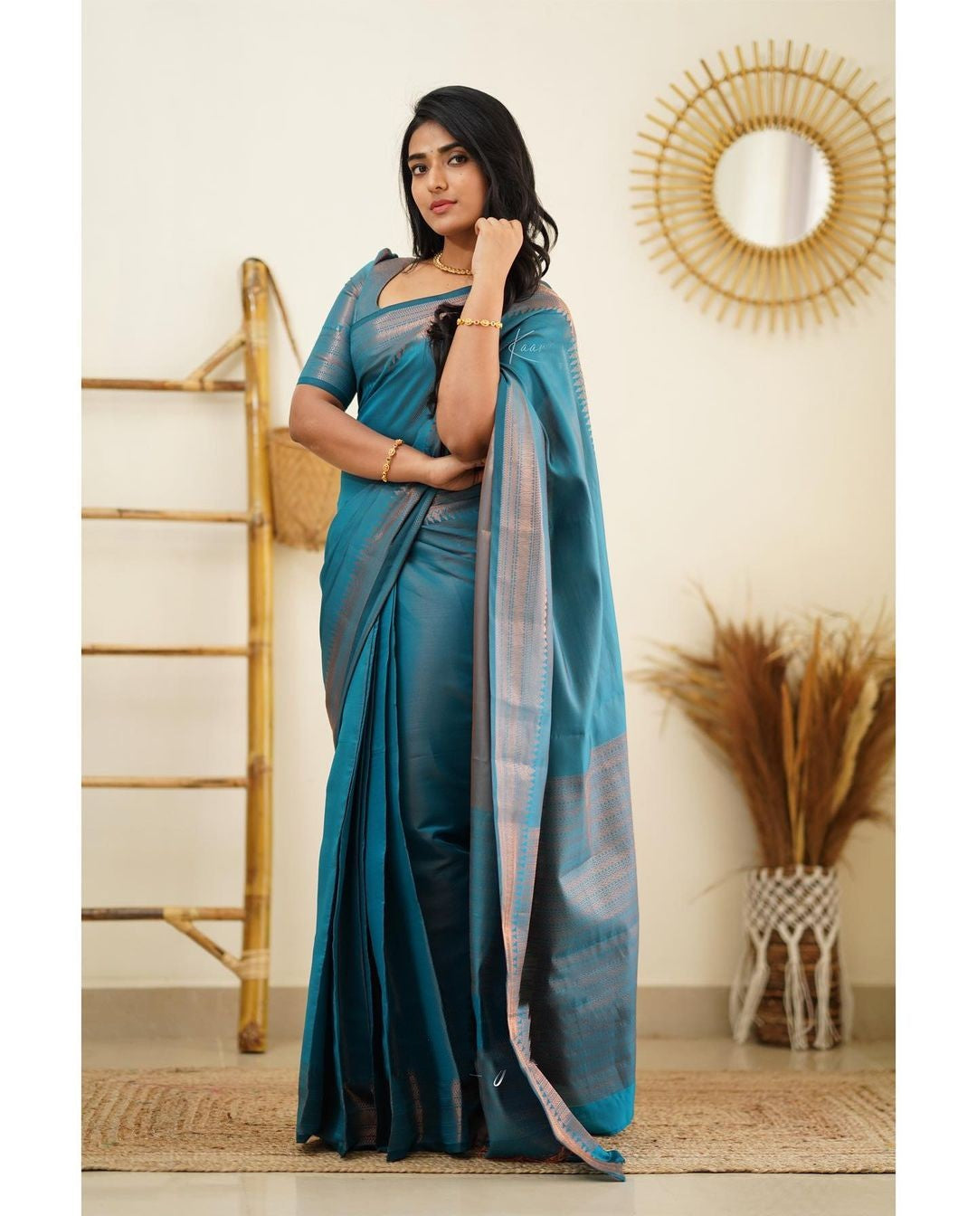 Diaphanous Firozi Soft Silk Saree With Tempting Blouse Piece