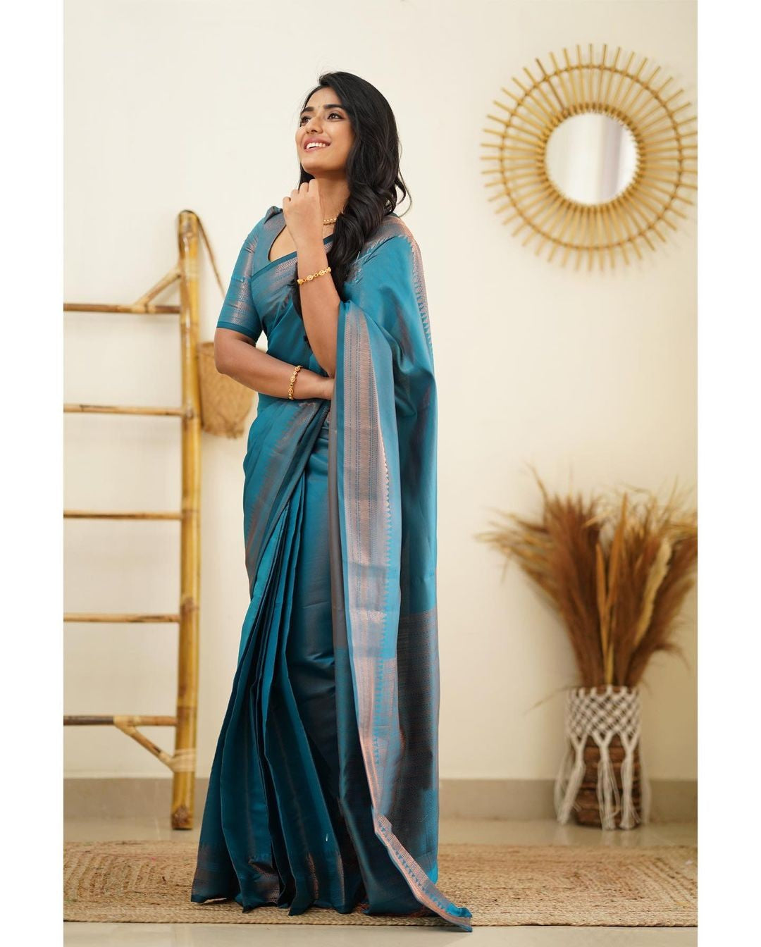 Diaphanous Firozi Soft Silk Saree With Tempting Blouse Piece