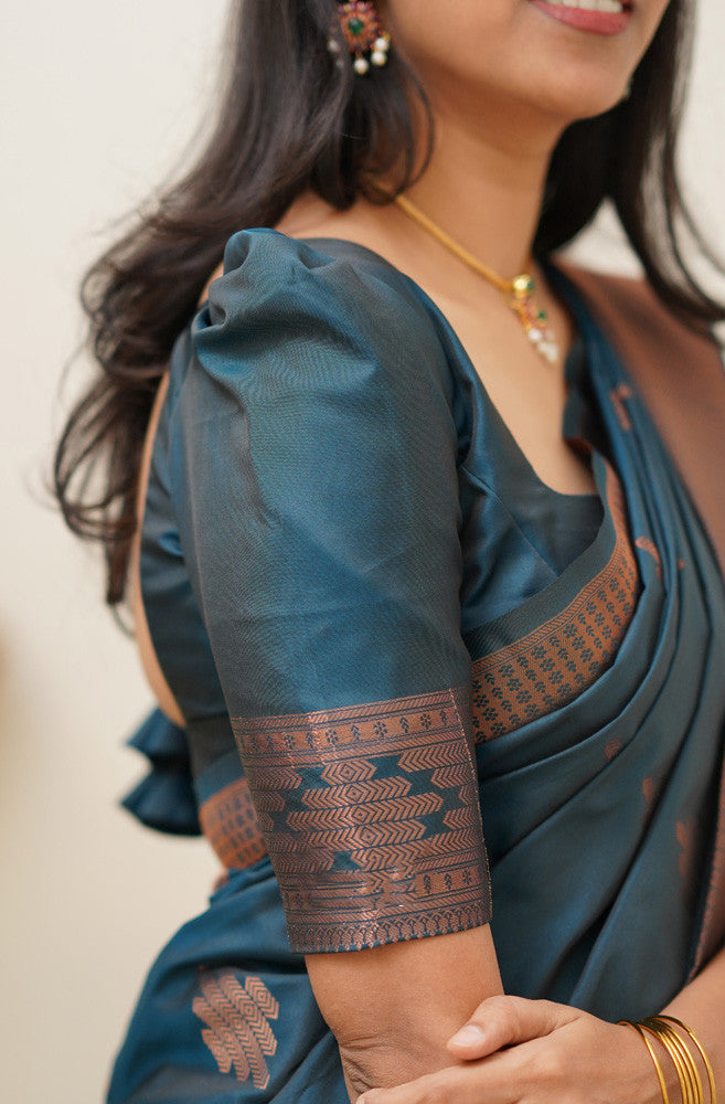 Engaging Rama Soft Silk Saree With Vestigial Blouse Piece