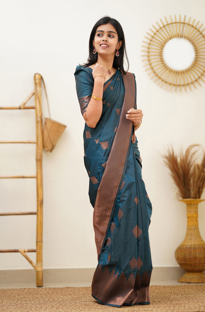 Engaging Rama Soft Silk Saree With Vestigial Blouse Piece