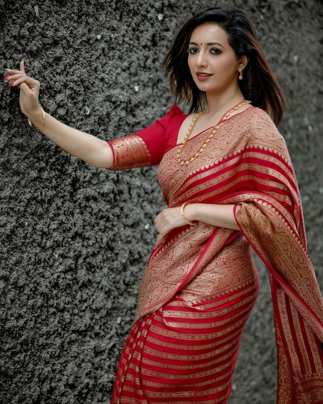 Exuberant Red Soft Silk Saree With Gossamer Blouse Piece