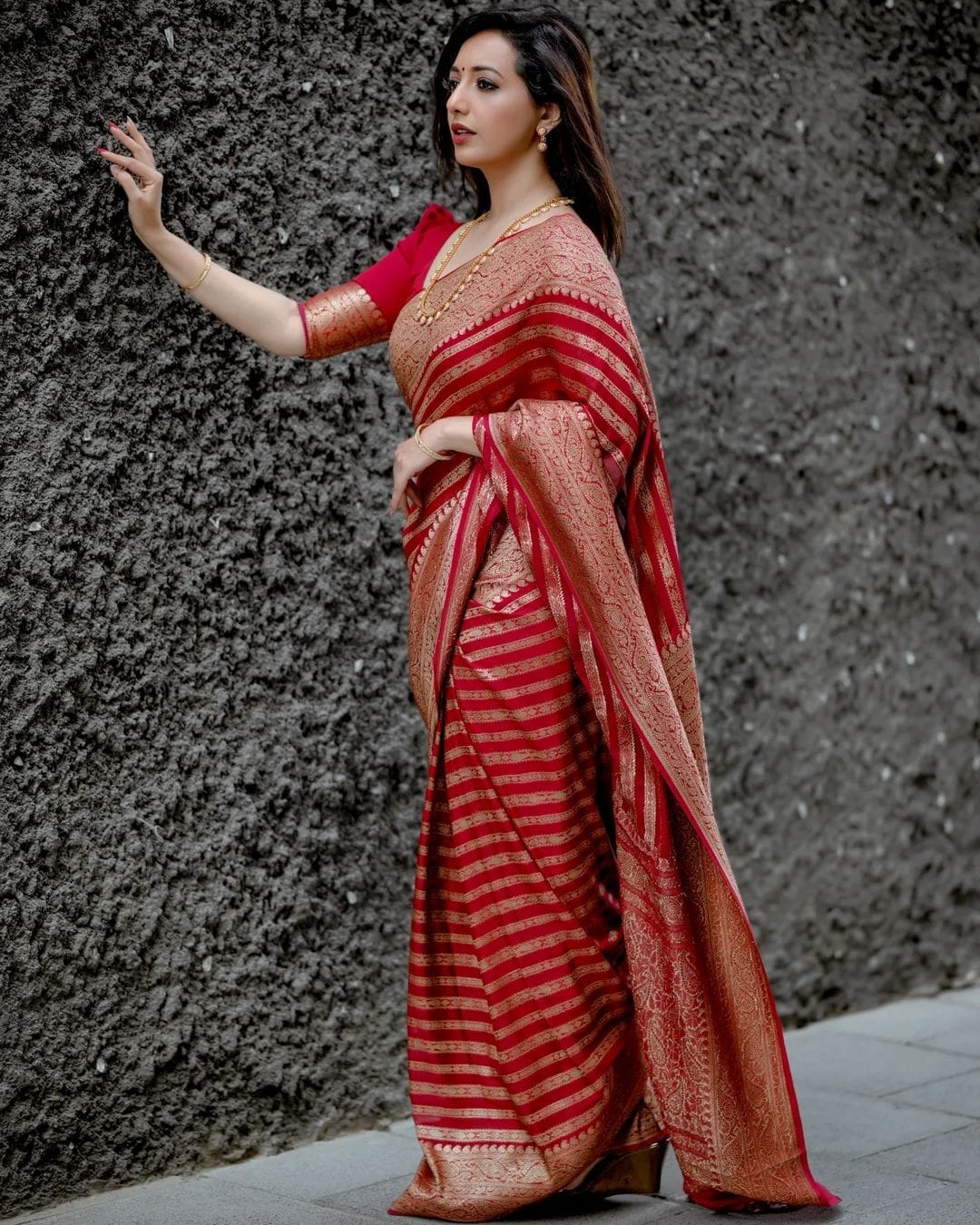 Exuberant Red Soft Silk Saree With Gossamer Blouse Piece