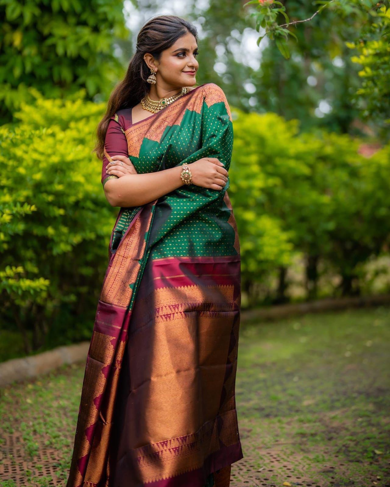 Stylish Green Soft Silk Saree with Gratifying Blouse Piece