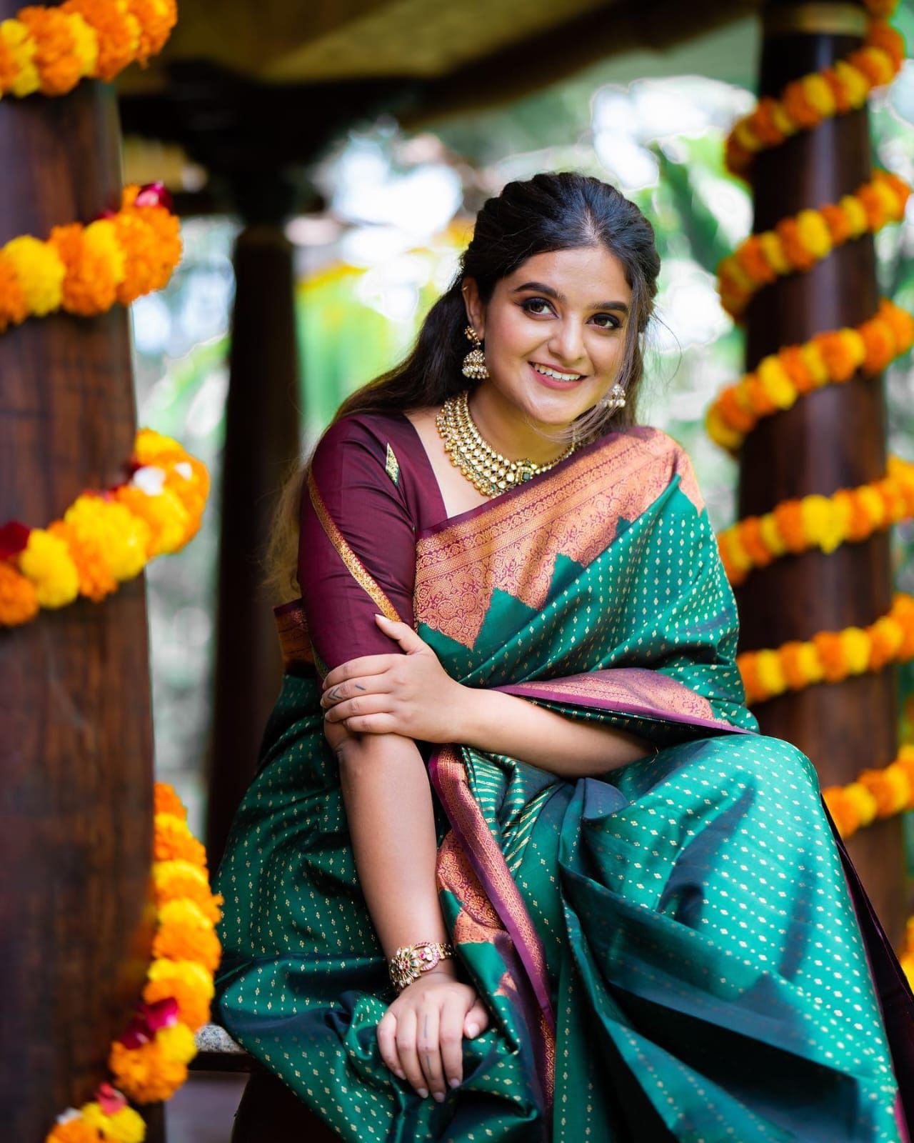 Stylish Green Soft Silk Saree with Gratifying Blouse Piece