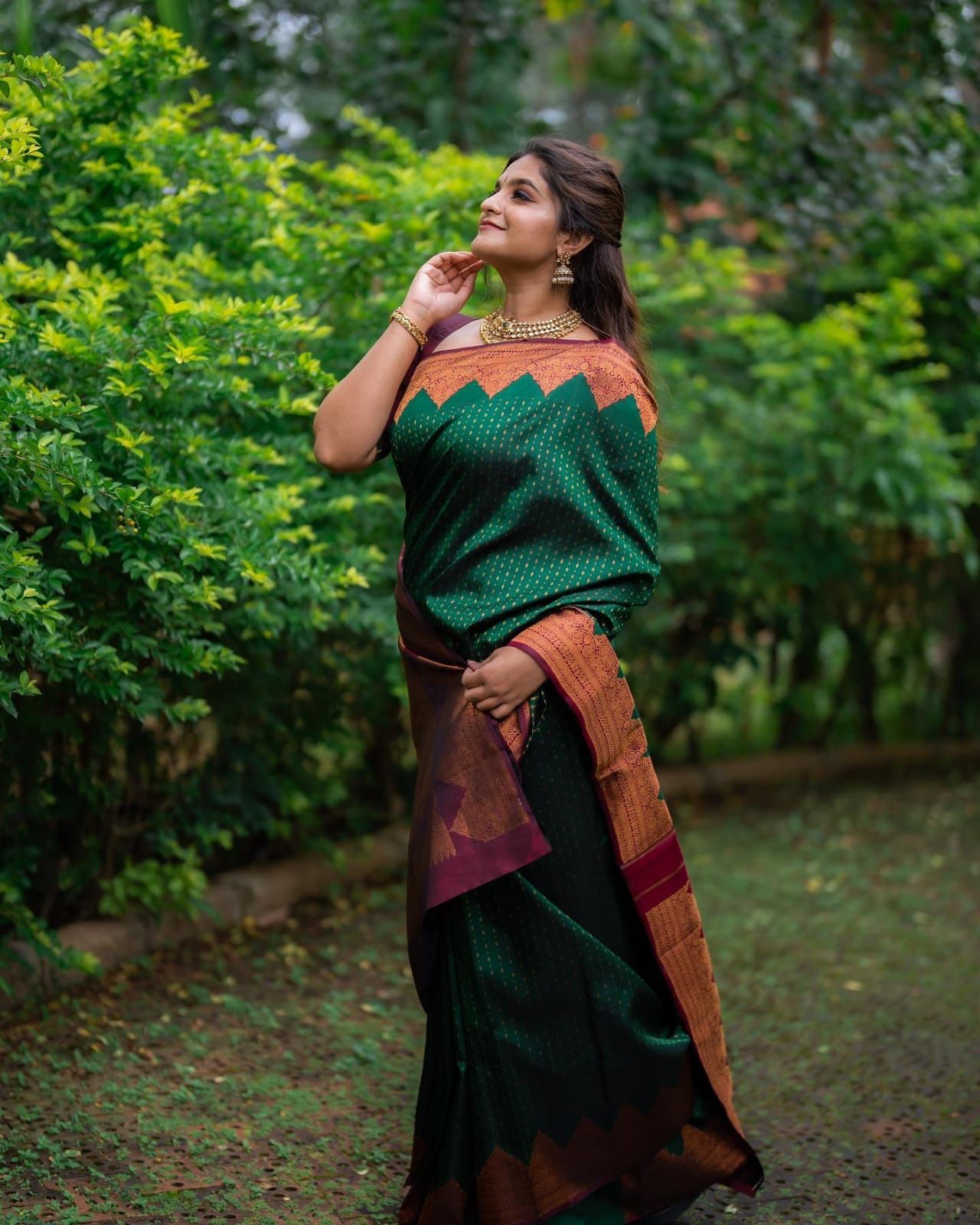 Stylish Green Soft Silk Saree with Gratifying Blouse Piece