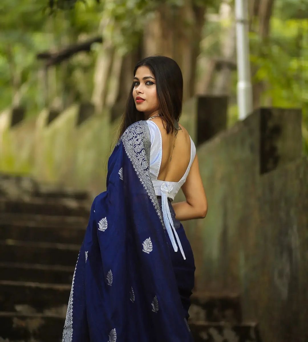 Denouement Navy Blue Soft Silk Saree With Sonorous Blouse Piece