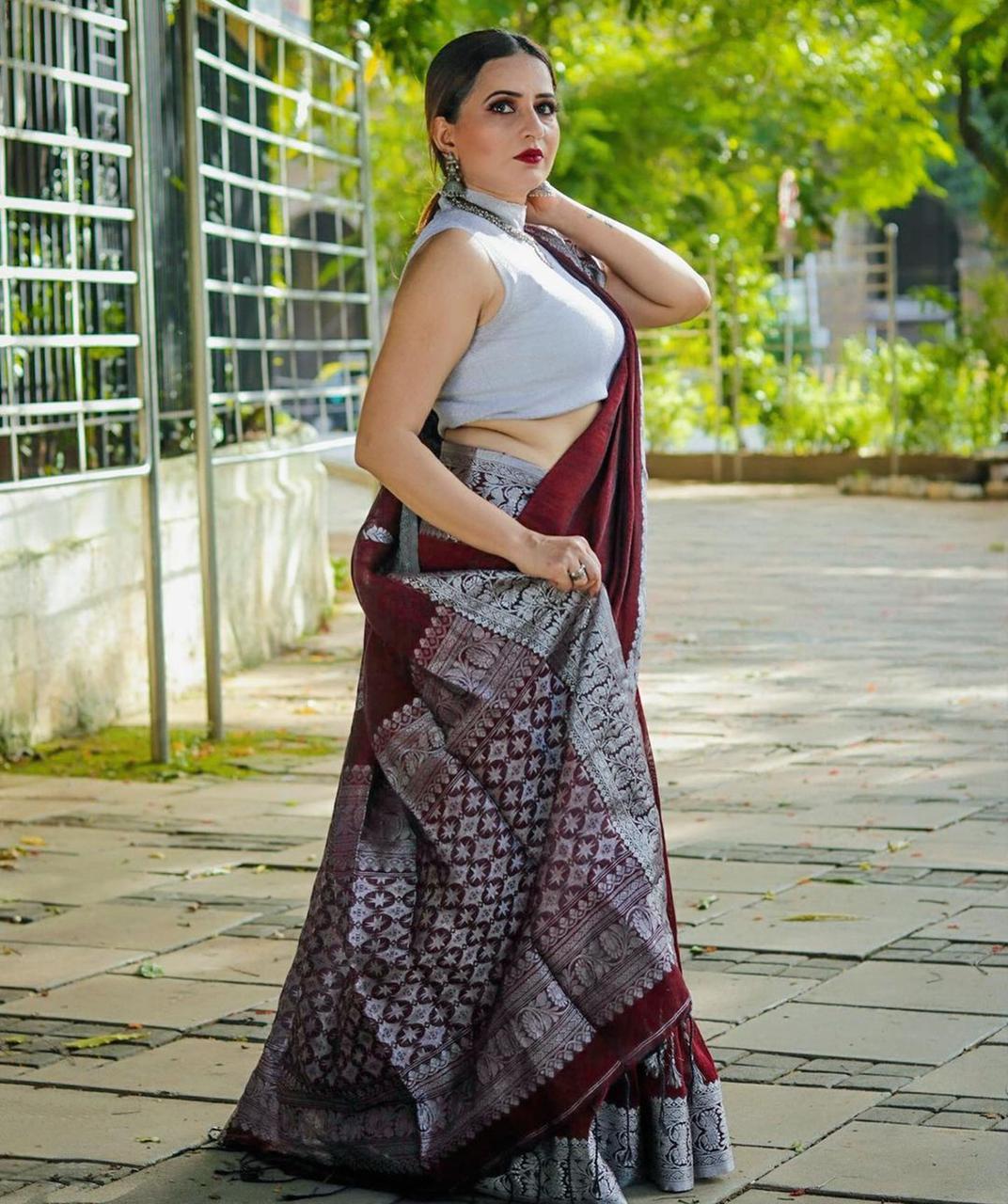 Snazzy Wine Soft Silk Saree With Beauteous Blouse Piece